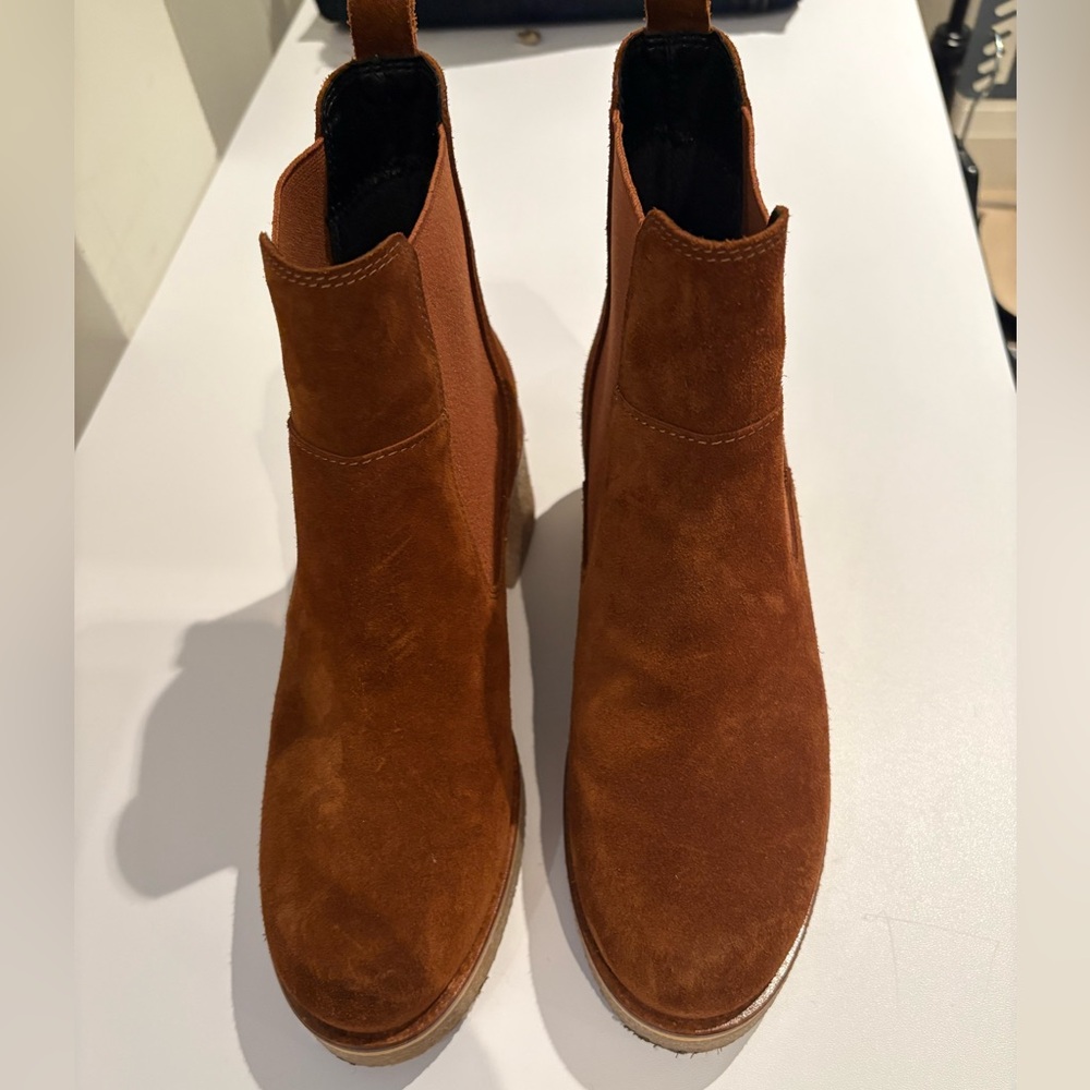 Brown Suede Women’s boot Ron White